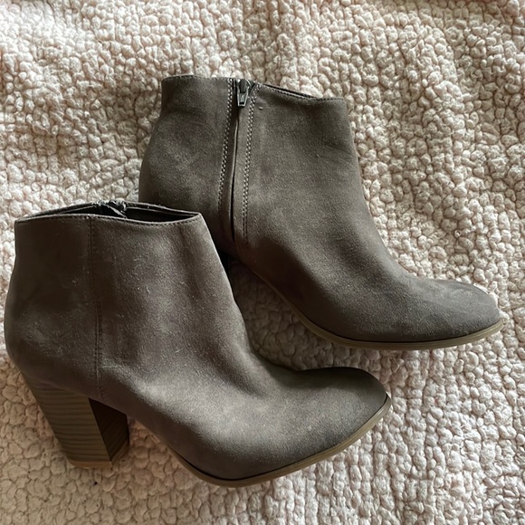Old Navy Size 11 Brown Suede Heeled Ankle Booties - Picture 1 of 5
